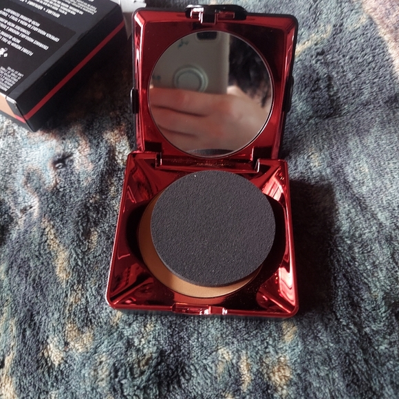 Brand new KVD Lock it powder - Picture 4 of 4